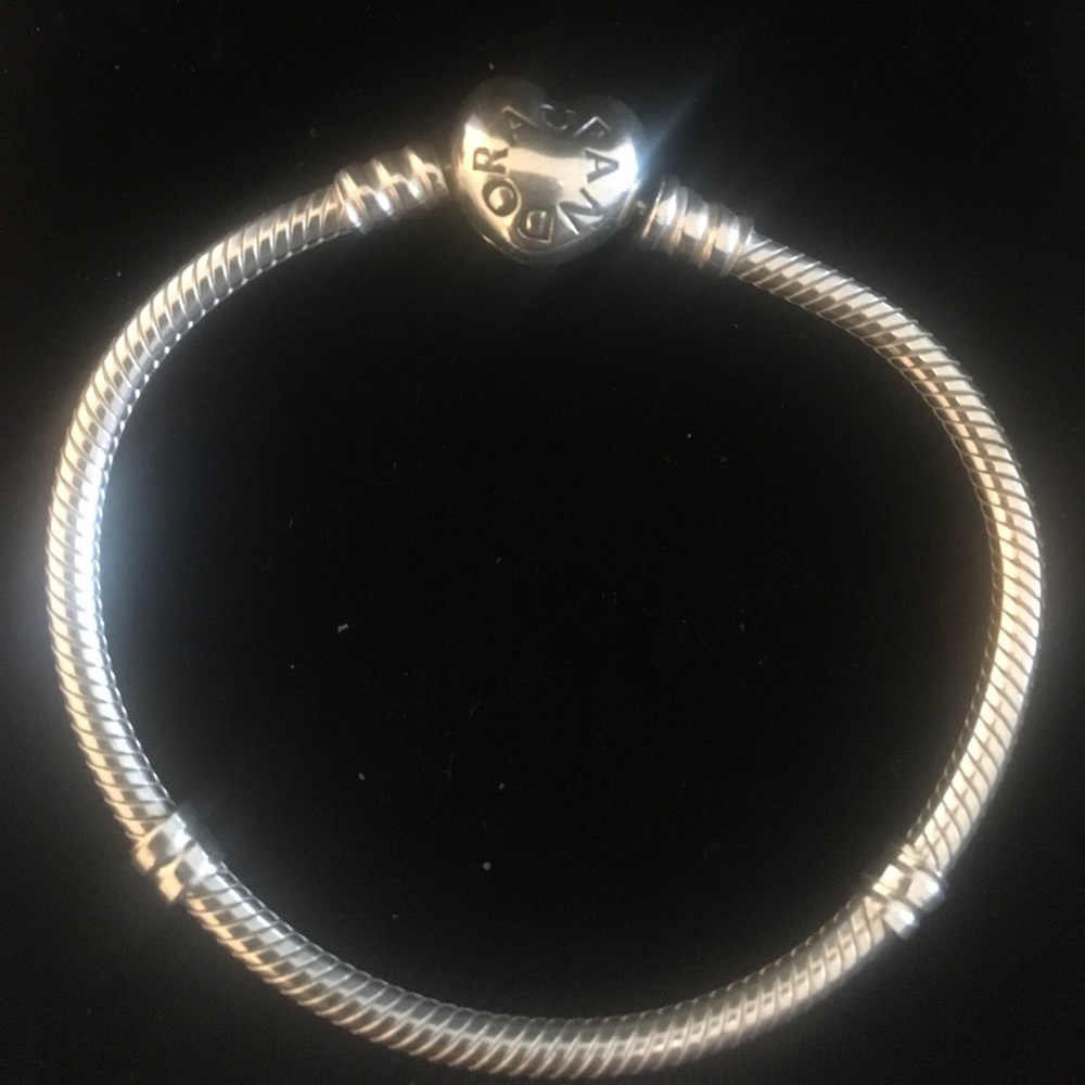 Authentic Pandora Heart Clasp bracelet❣️